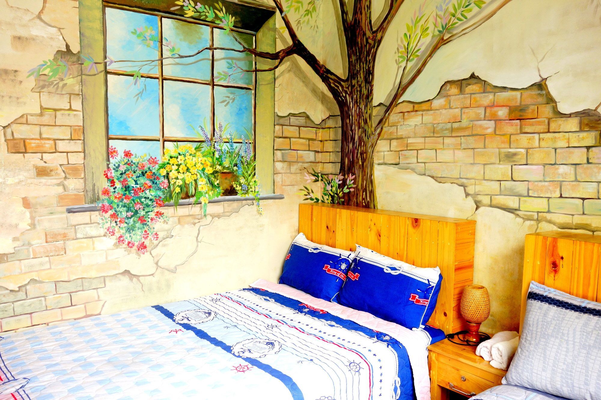 Wanderlust Saigon & Rooftop Bar Hostel *